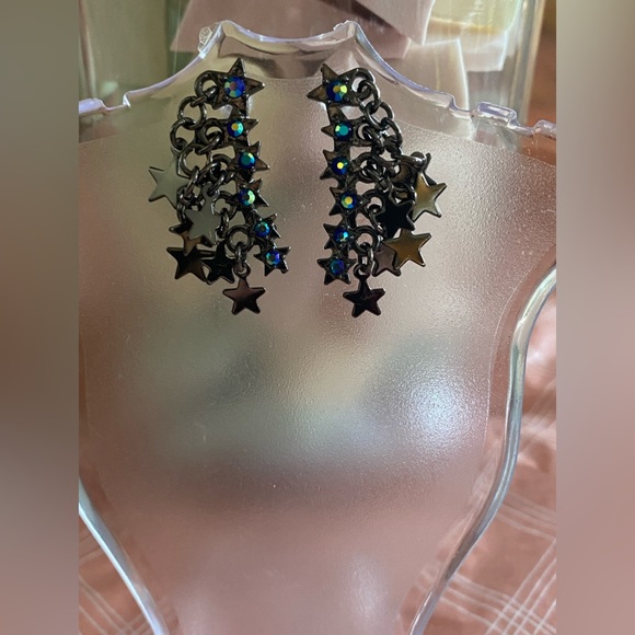 Very Cute Dangling Stars Earrings - Picture 1 of 3